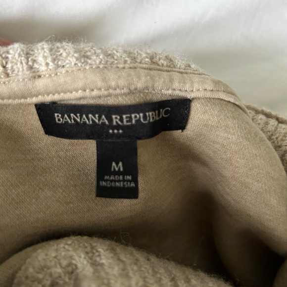 Banana Republic Beige Sweater - Picture 2 of 5